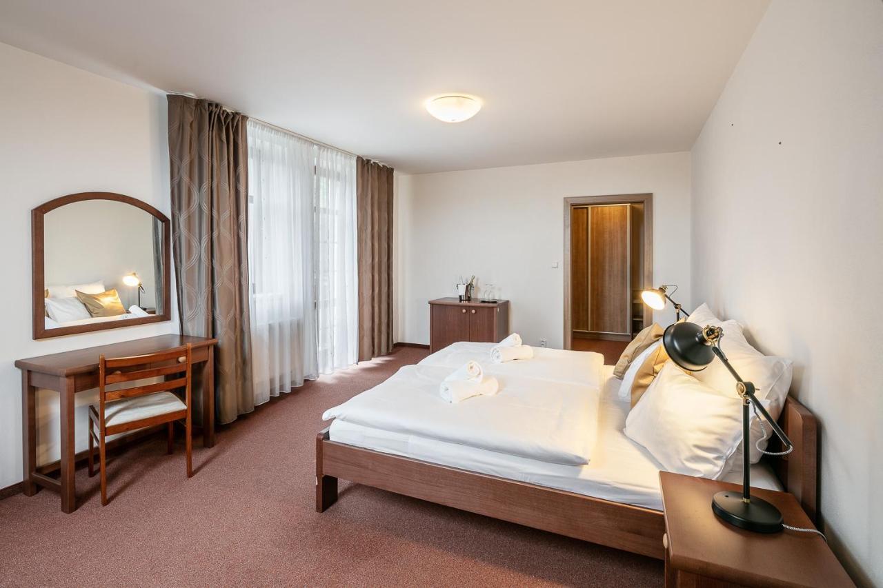 Pytloun Wellness Hotel Hasištejn Místo Buitenkant foto
